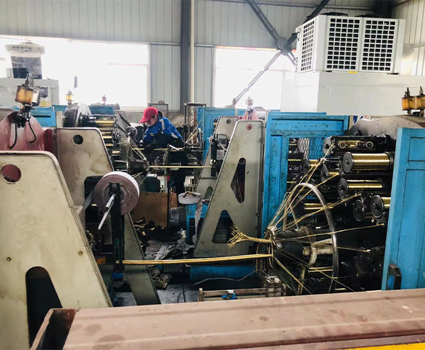 鋼絲編織膠管生產設備